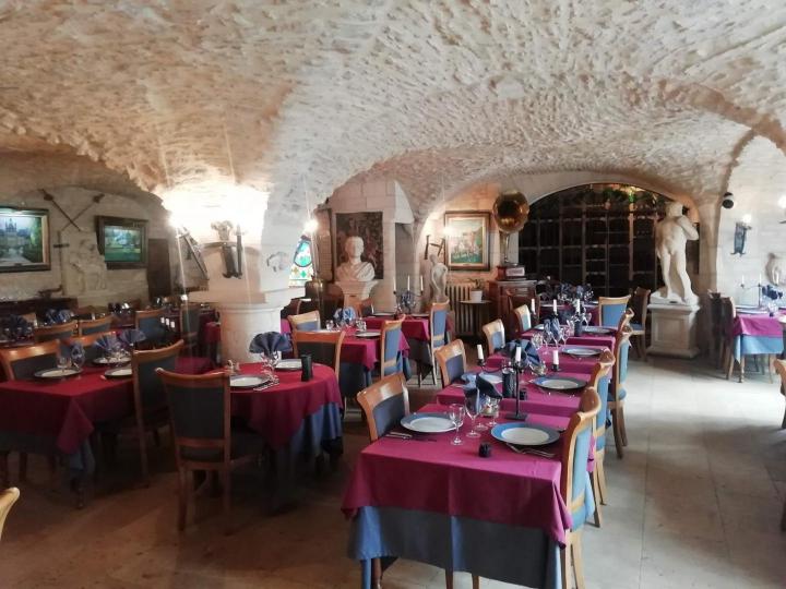 Notre restaurant est situé dans les salles voûtées des anciennes halles